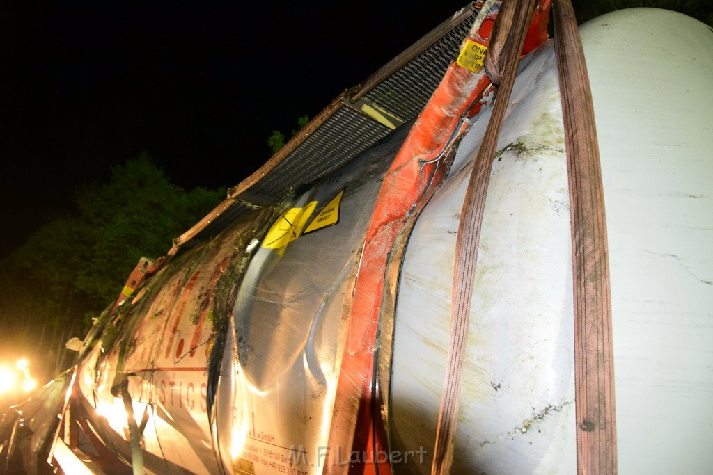 VU Gefahrgut LKW umgestuerzt A 4 Rich Koeln Hoehe AS Gummersbach P754.JPG - Miklos Laubert